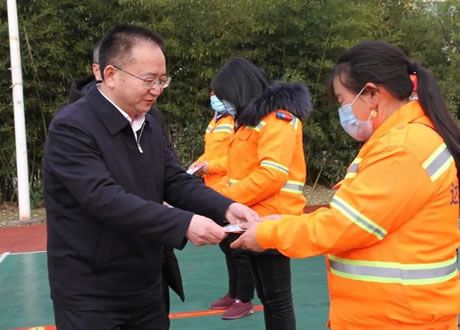 蘭勁陳鼎開展節(jié)前慰問活動