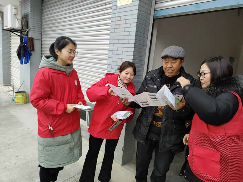 綿陽(yáng)達(dá)坤投資有限公司牽頭推進(jìn)垃圾分類進(jìn)社區(qū)活動(dòng).jpg 綿陽(yáng)達(dá)坤投資有限公司牽頭推進(jìn)垃圾分類進(jìn)社區(qū)活動(dòng).jpg