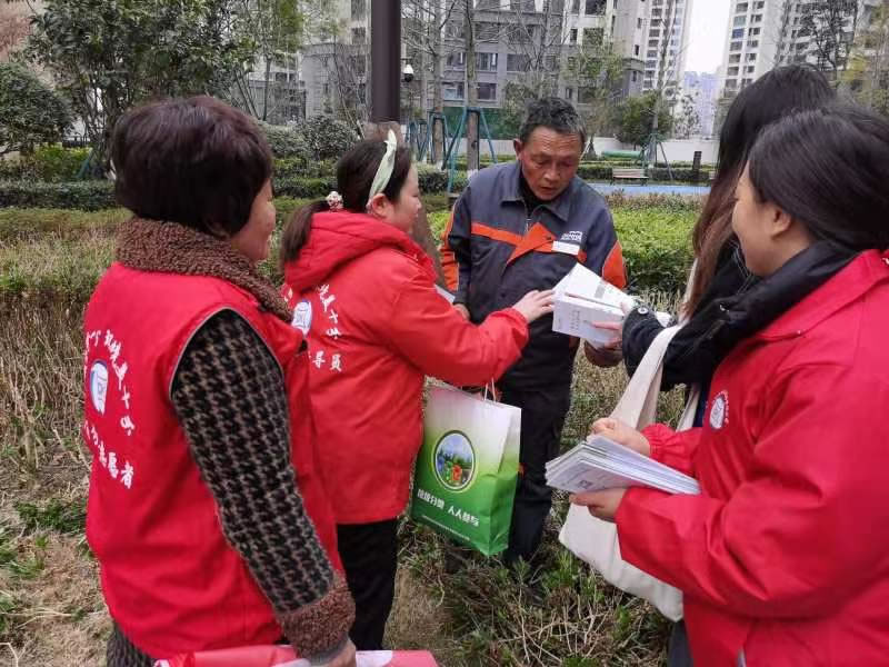 綿陽(yáng)達(dá)坤投資有限公司啟動(dòng)“學(xué)雷鋒?文明實(shí)踐我行動(dòng)”活動(dòng)2.jpg 綿陽(yáng)達(dá)坤投資有限公司啟動(dòng)“學(xué)雷鋒?文明實(shí)踐我行動(dòng)”活動(dòng)2.jpg